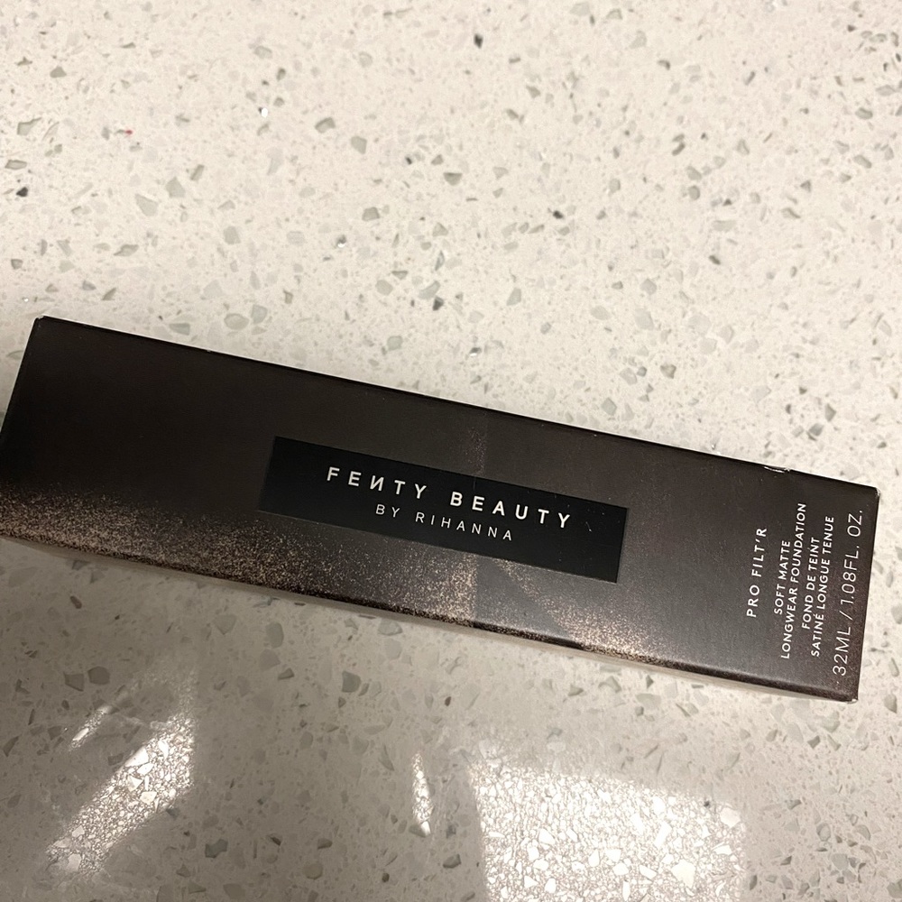 Fenty beauty Longwear foundation. Never used